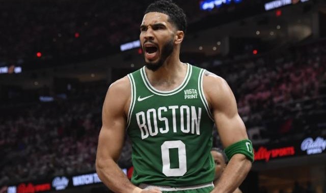 kaiyun-进攻内外结合防守强度拉满 绿军完美演绎冲冠公式