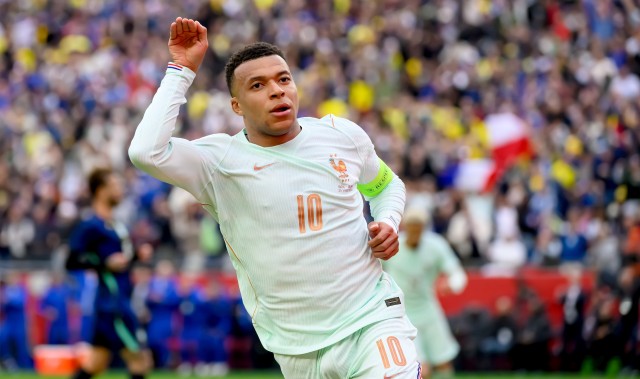 开云入口-目标双冠！姆巴佩：有人担心我坐等世界杯；C罗在皇马都曾遭批评