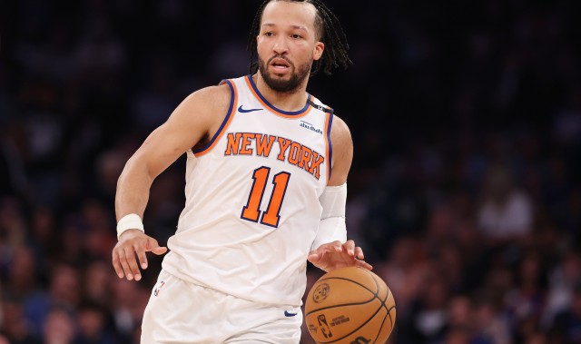 开云娱乐-布伦森纽约生涯比肩艾弗森季后赛数据，小个后卫带队走向新高度